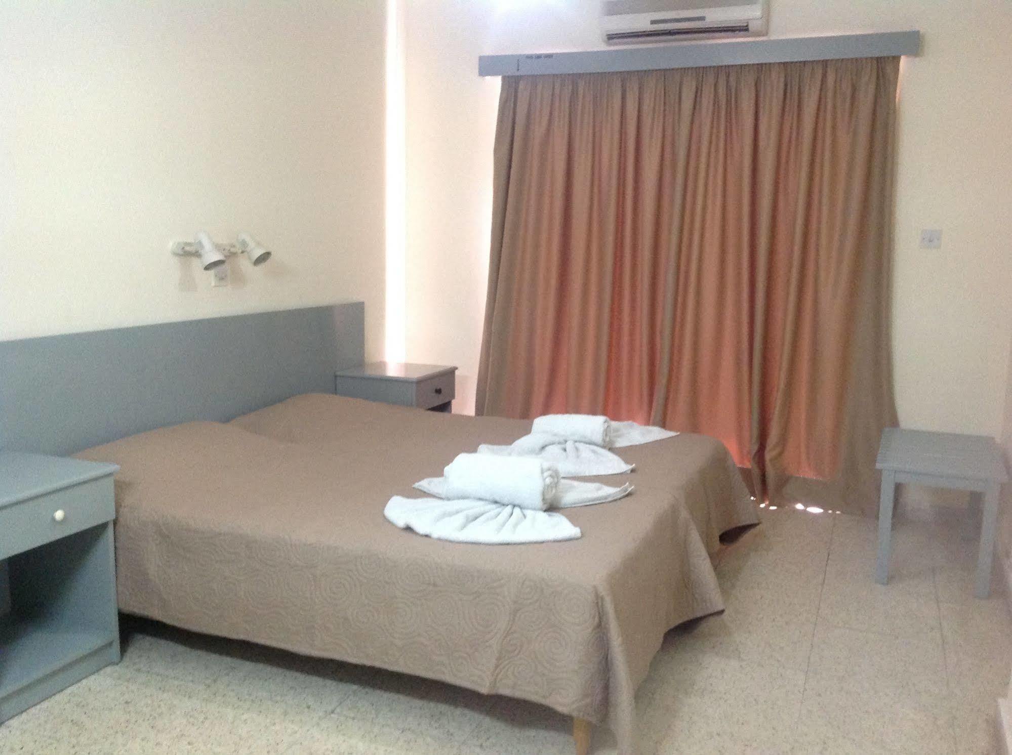 Efi Hotel Apts Agia Napa Exterior foto
